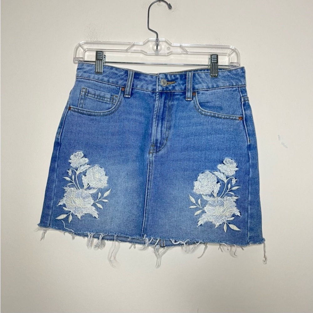 PacSun Blue denim embroidered skirt - Picture 2 of 5